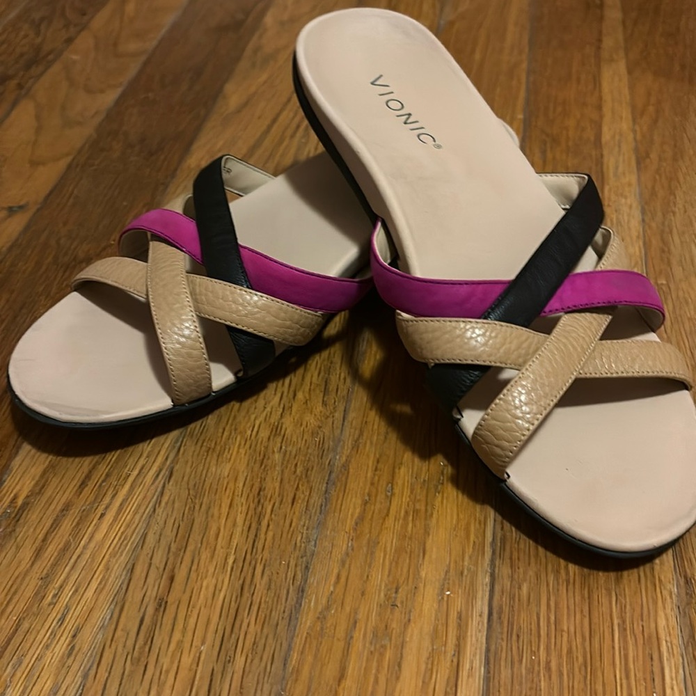 Vionic size 8 strappy sandals